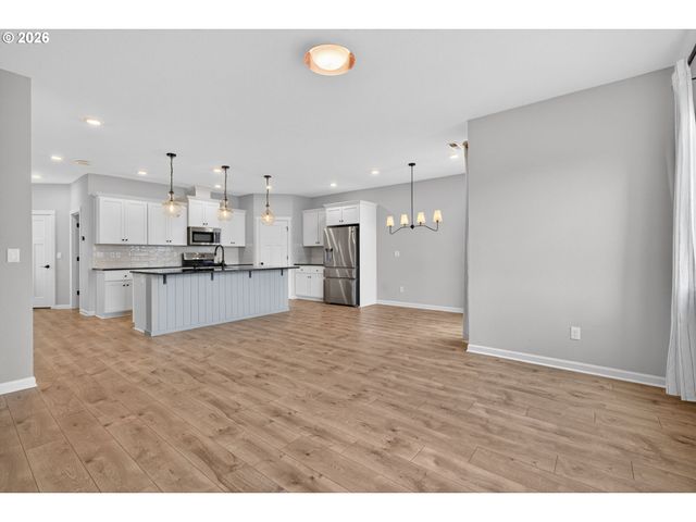 2081 SILVERSTONE Dr, Forest Grove, OR 97116