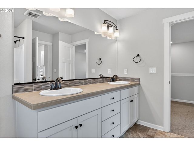 2081 SILVERSTONE Dr, Forest Grove, OR 97116