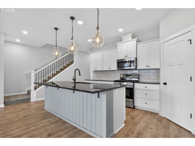 2081 SILVERSTONE Dr, Forest Grove, OR 97116