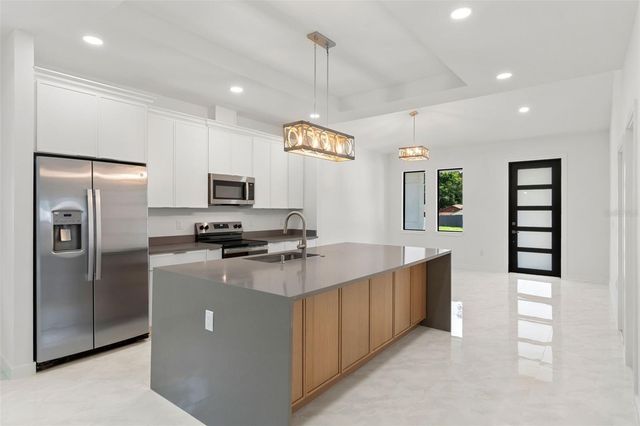 8522 N ASHLEY STREET, Tampa, FL 33604
