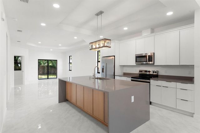 8522 N ASHLEY STREET, Tampa, FL 33604
