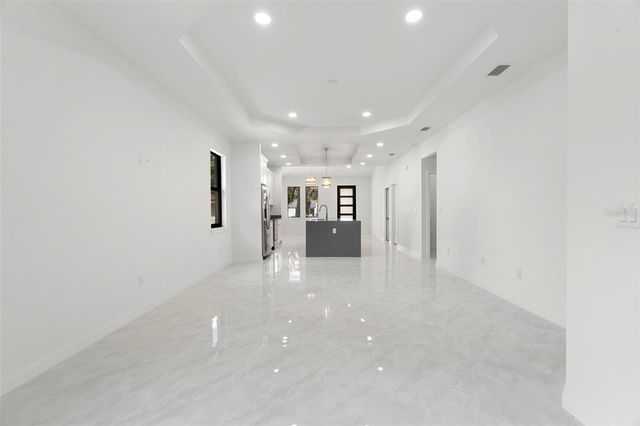 8522 N ASHLEY STREET, Tampa, FL 33604