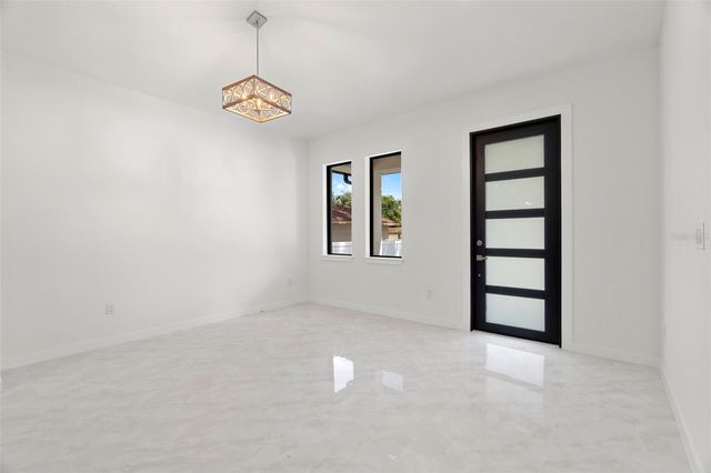 8522 N ASHLEY STREET, Tampa, FL 33604
