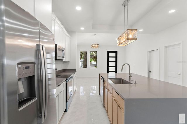 8522 N ASHLEY STREET, Tampa, FL 33604