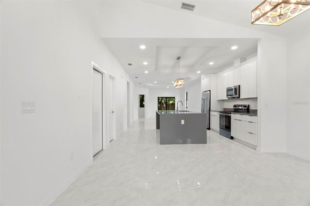 8522 N ASHLEY STREET, Tampa, FL 33604