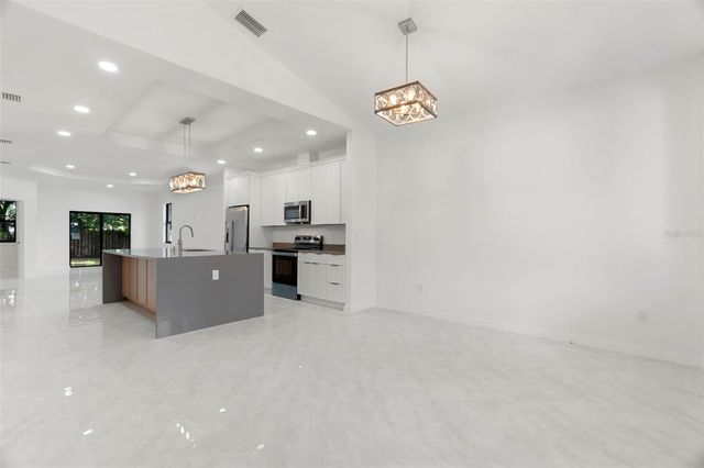 8522 N ASHLEY STREET, Tampa, FL 33604