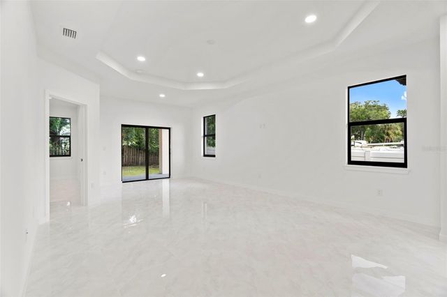 8522 N ASHLEY STREET, Tampa, FL 33604