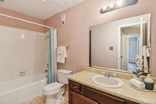 4119 Medical Dr Apt E201, San Antonio, TX 78229