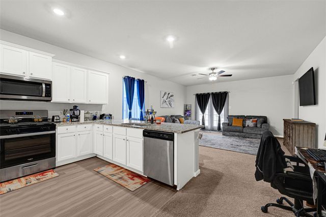 16125 Sugar Falls Drive, Conroe, TX 77303