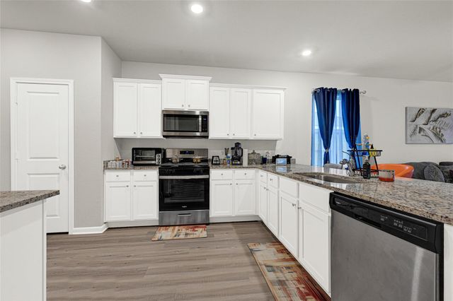 16125 Sugar Falls Drive, Conroe, TX 77303