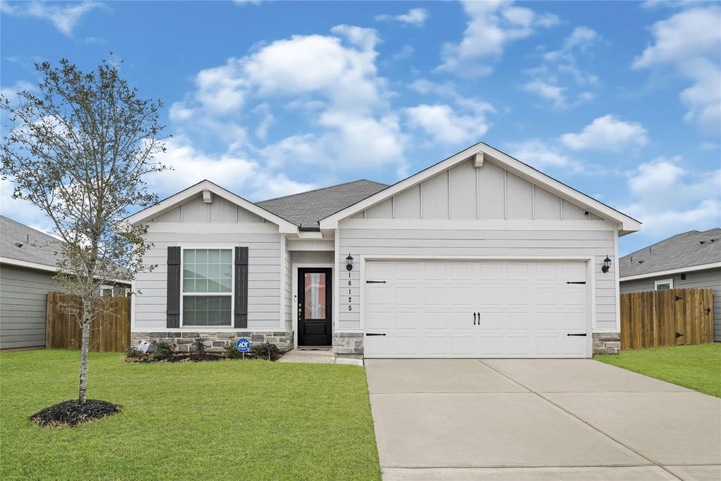 16125 Sugar Falls Drive, Conroe, TX 77303