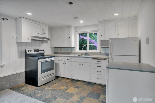 111 S 80th Street, Tacoma, WA 98408