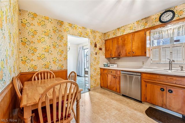 508 Clearbrook Drive, Akron, OH 44313