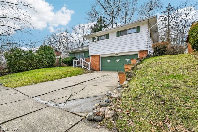 508 Clearbrook Drive, Akron, OH 44313