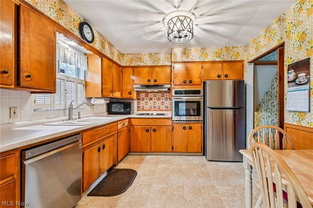 508 Clearbrook Drive, Akron, OH 44313