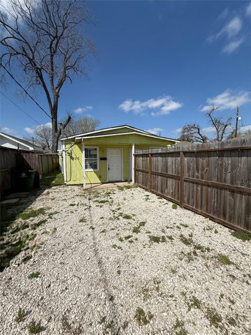 4315 Chapman Street, Houston, TX 77009
