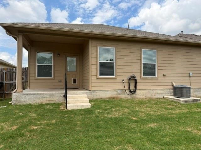 226 Hess DR, Kyle, TX 78640
