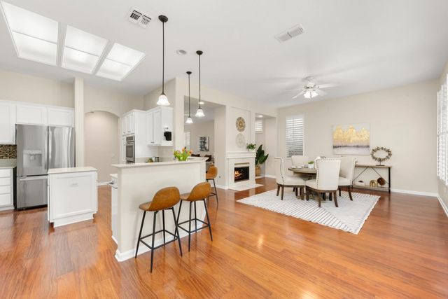 401 Barusch Ct, Roseville, CA 95747