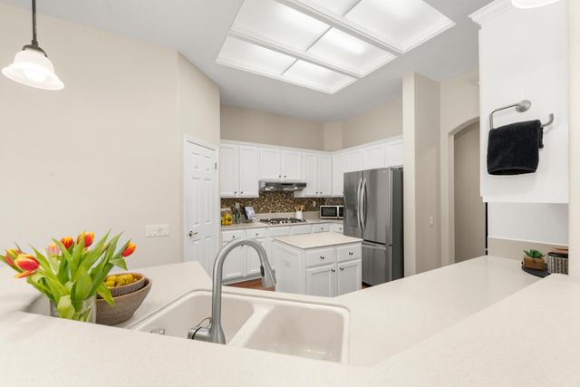 401 Barusch Ct, Roseville, CA 95747