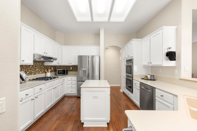 401 Barusch Ct, Roseville, CA 95747