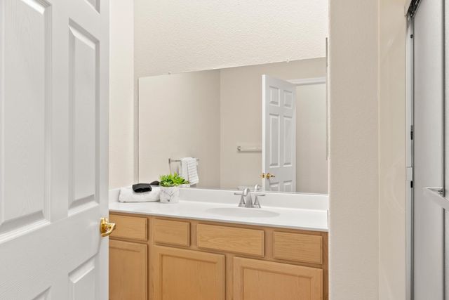 401 Barusch Ct, Roseville, CA 95747