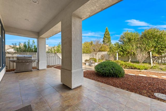 401 Barusch Ct, Roseville, CA 95747