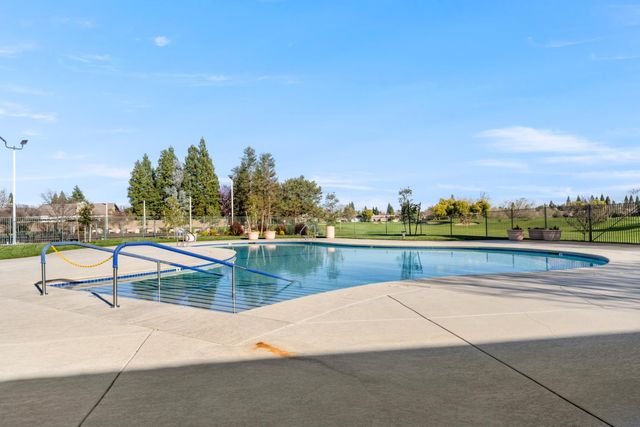 401 Barusch Ct, Roseville, CA 95747