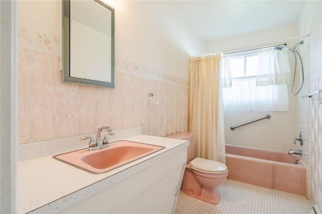 3600 Midway Dr, Cedar Rapids, IA 52405