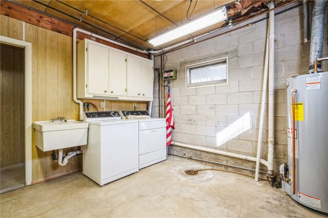 3600 Midway Dr, Cedar Rapids, IA 52405