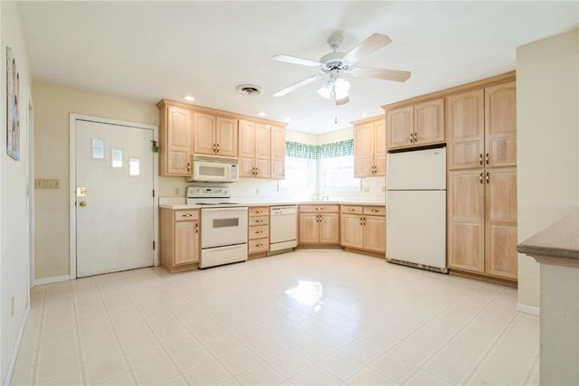 3600 Midway Dr, Cedar Rapids, IA 52405