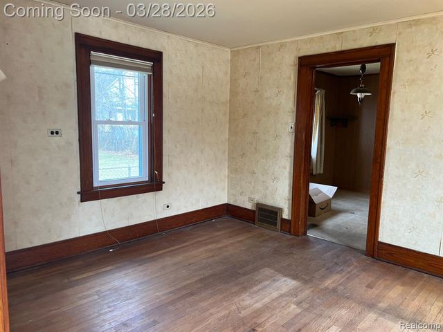 2 Maple Street, Oxford, MI 48371