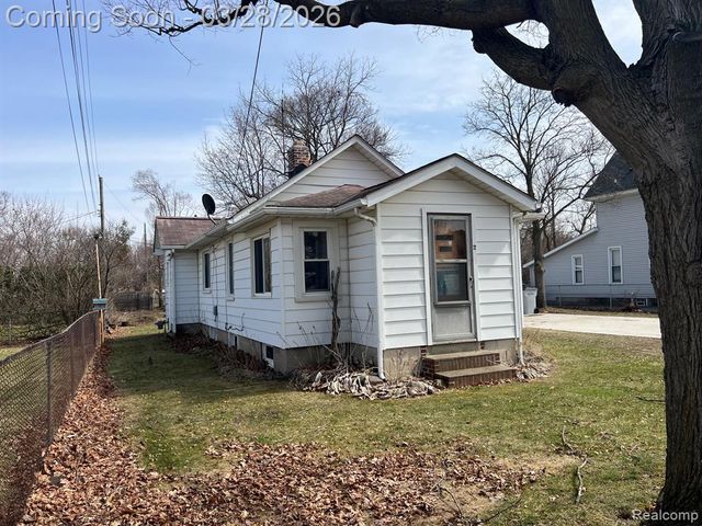2 Maple Street, Oxford, MI 48371