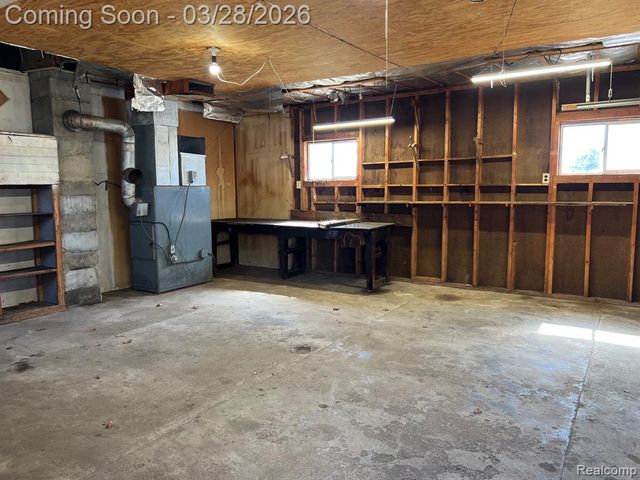 2 Maple Street, Oxford, MI 48371