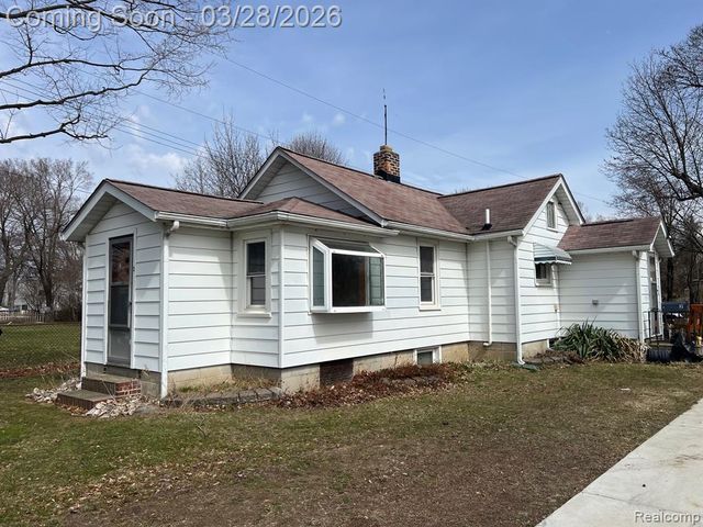 2 Maple Street, Oxford, MI 48371