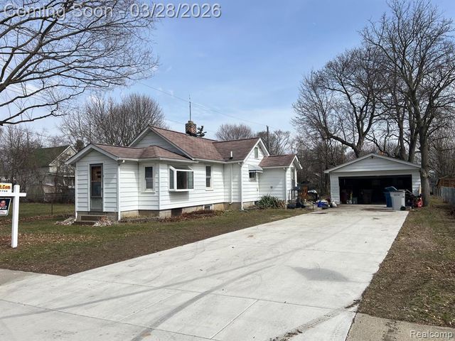 2 Maple Street, Oxford, MI 48371