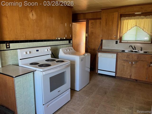 2 Maple Street, Oxford, MI 48371