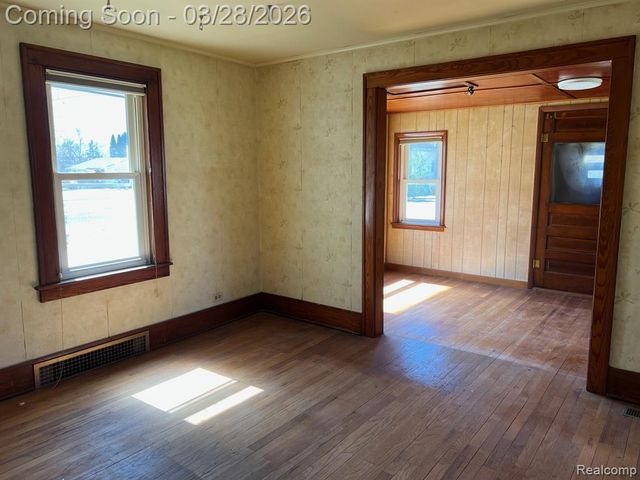 2 Maple Street, Oxford, MI 48371