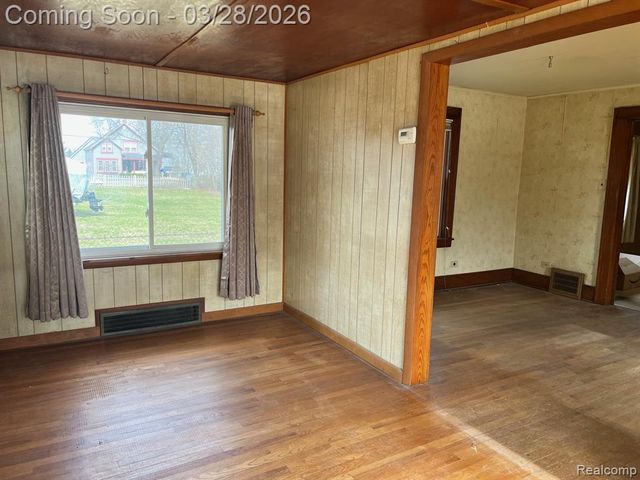 2 Maple Street, Oxford, MI 48371