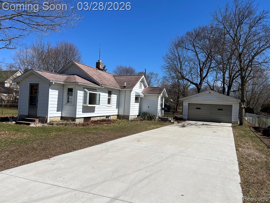 2 Maple Street, Oxford, MI 48371