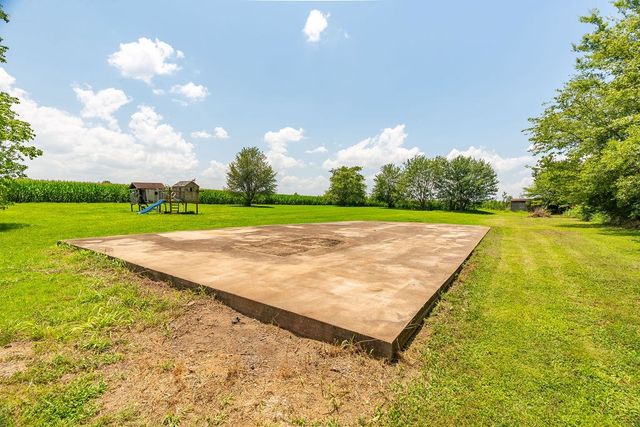 1955 Guthrie Rd, Guthrie, KY 42234