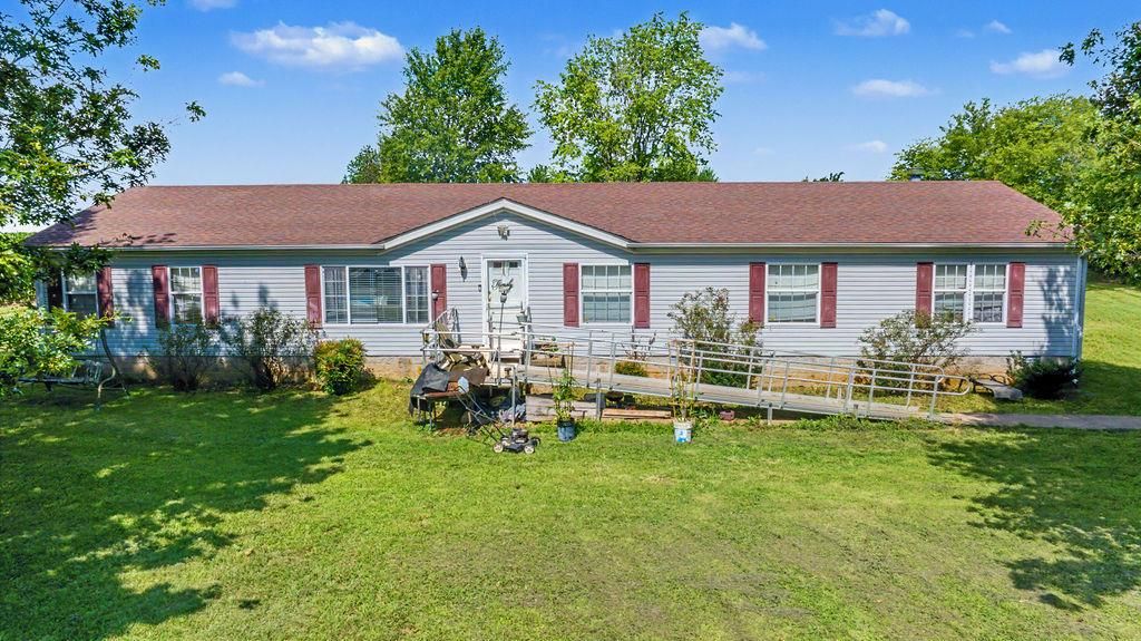 1955 Guthrie Rd, Guthrie, KY 42234