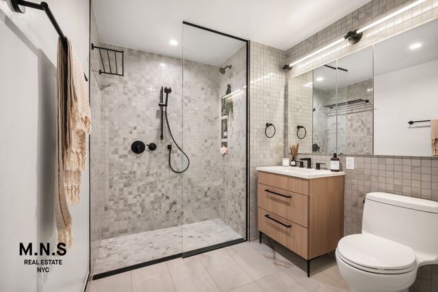 2254 46th St Apt 504, New York City, NY 11105