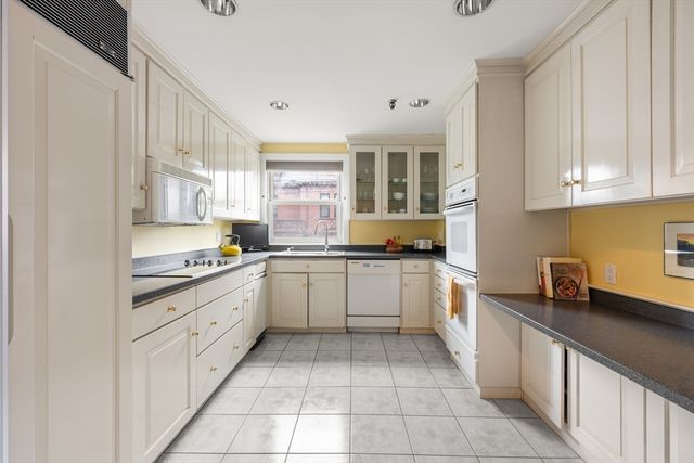 20 Gloucester St 3, Boston, MA 02115