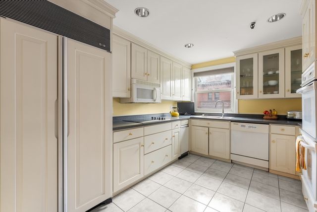20 Gloucester St 3, Boston, MA 02115