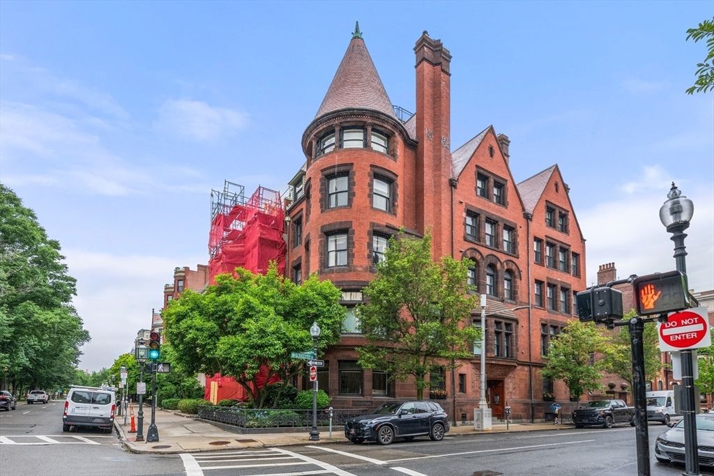 20 Gloucester St 3, Boston, MA 02115