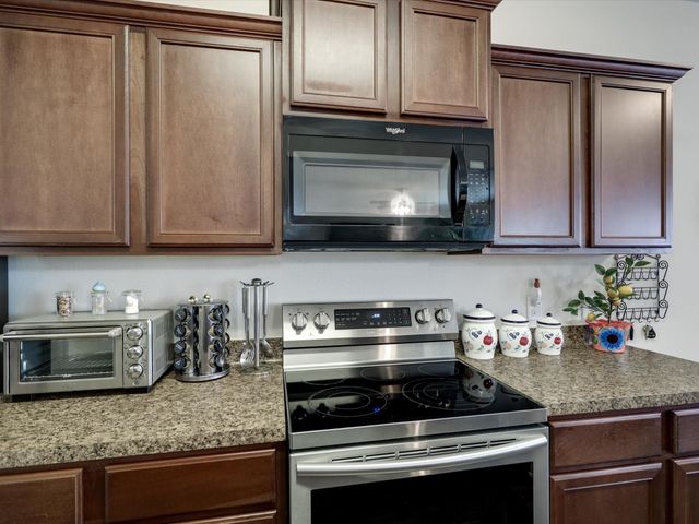 952 Lake View Circle W, Brookshire, TX 77423