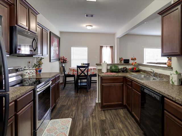 952 Lake View Circle W, Brookshire, TX 77423