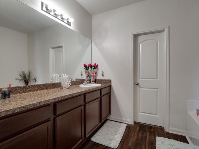 952 Lake View Circle W, Brookshire, TX 77423