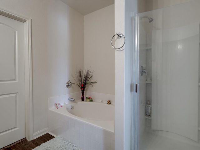 952 Lake View Circle W, Brookshire, TX 77423