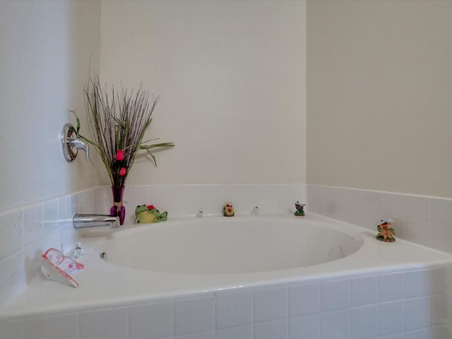 952 Lake View Circle W, Brookshire, TX 77423